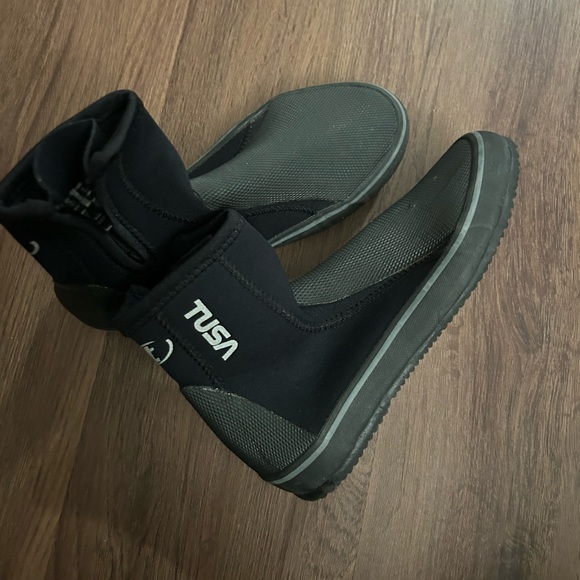 TUSA dive/snorkeling boots - Picture 1 of 1